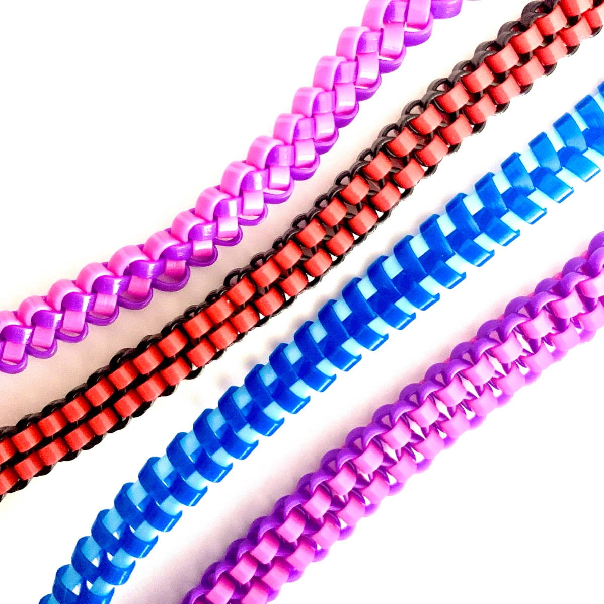 scooby doo quadrato  Plastic lace, Plastic lace crafts, Gimp bracelets